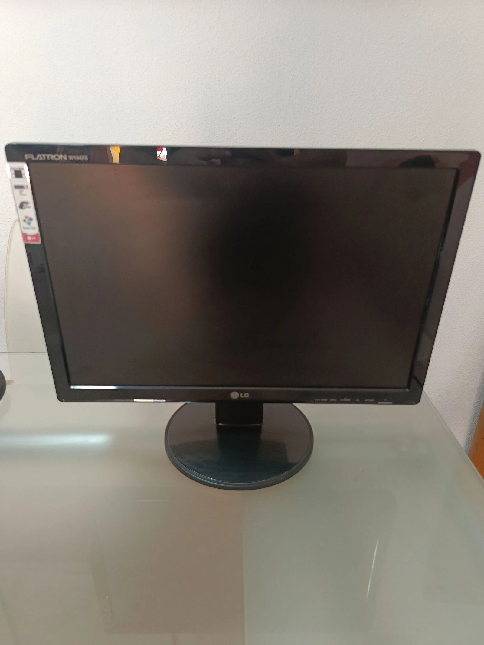 19 inch LG Flatron W1942S Monitor Black with cable, perfect condition – photo 8